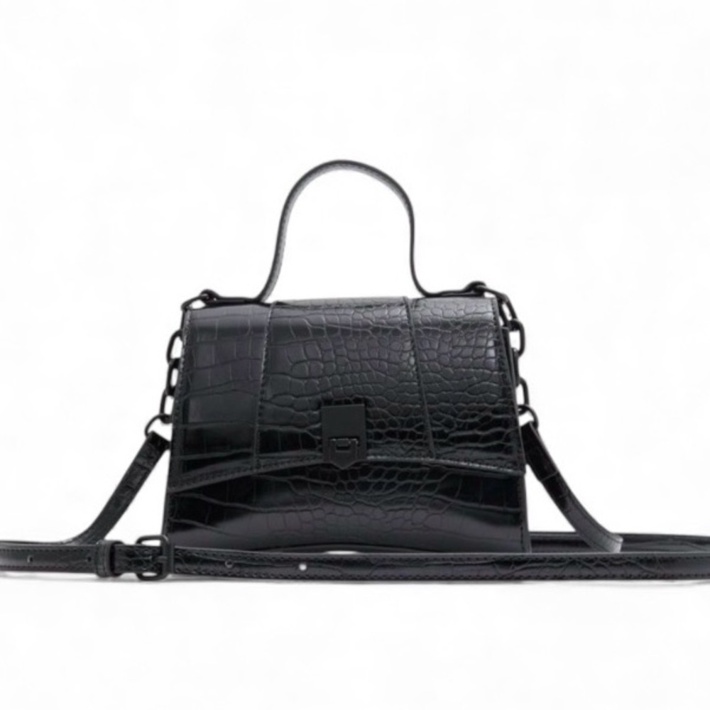 Like New/EUC ALDO Attunga Black Women's Crossbody Bag in Black